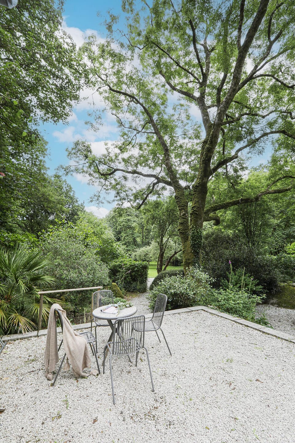 Front terrace and garden