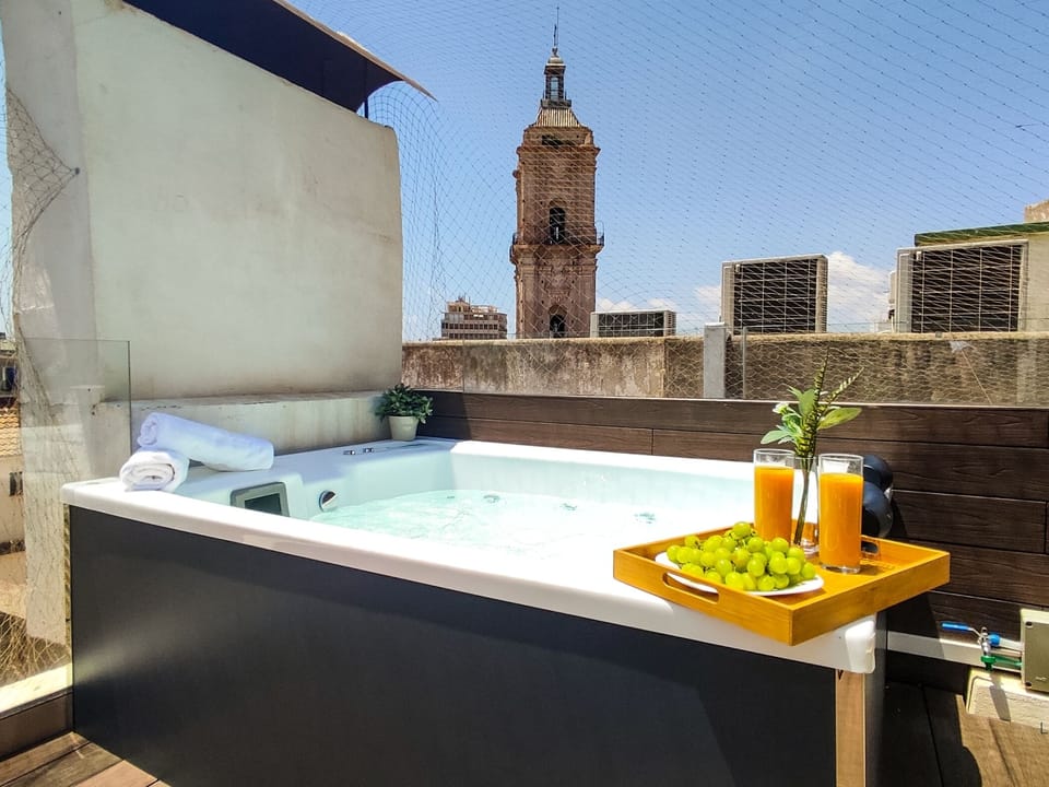 Outdoor spa tub