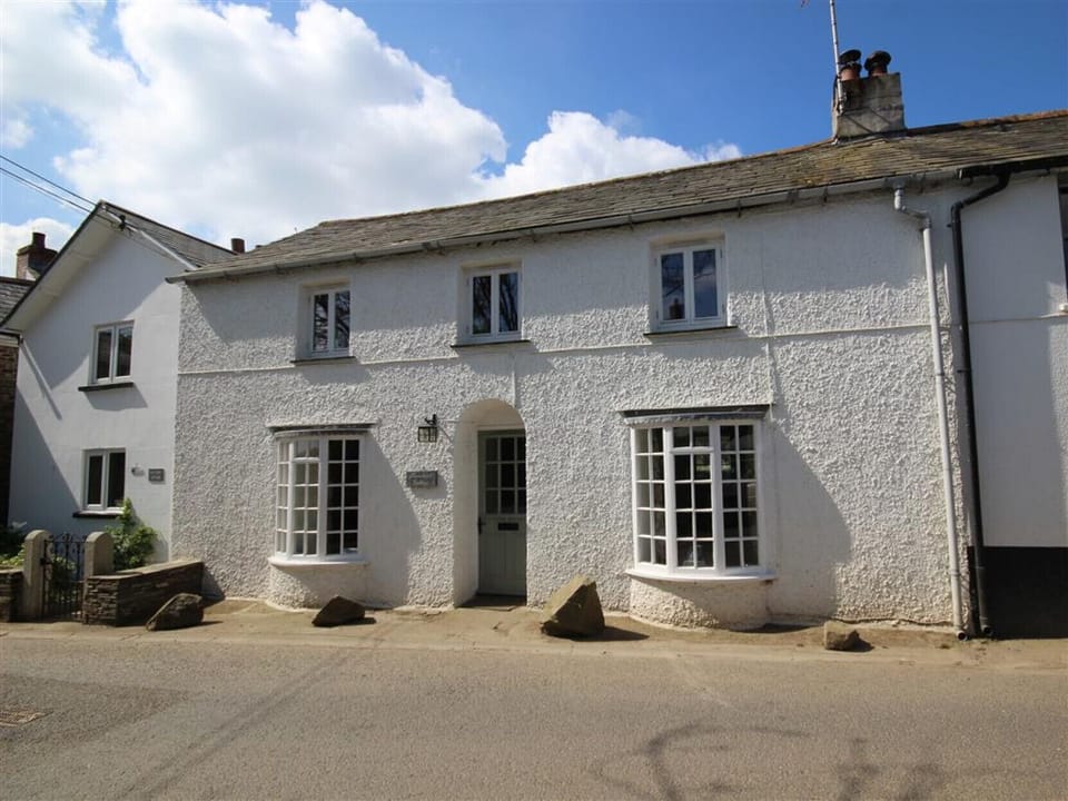 Fernleigh Cottage from the front