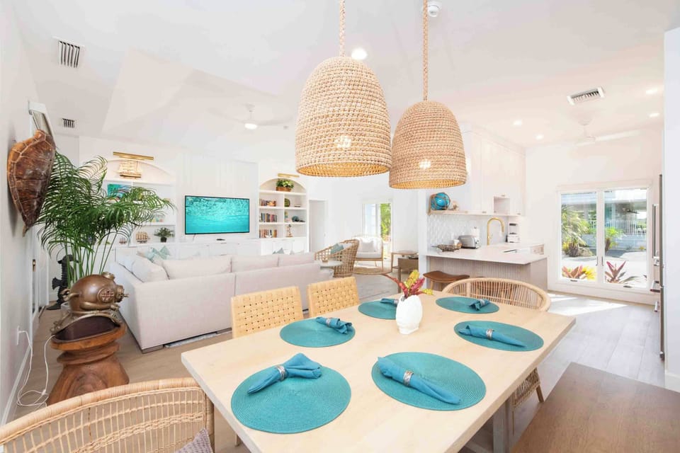 Formal dining area with seating for 6.