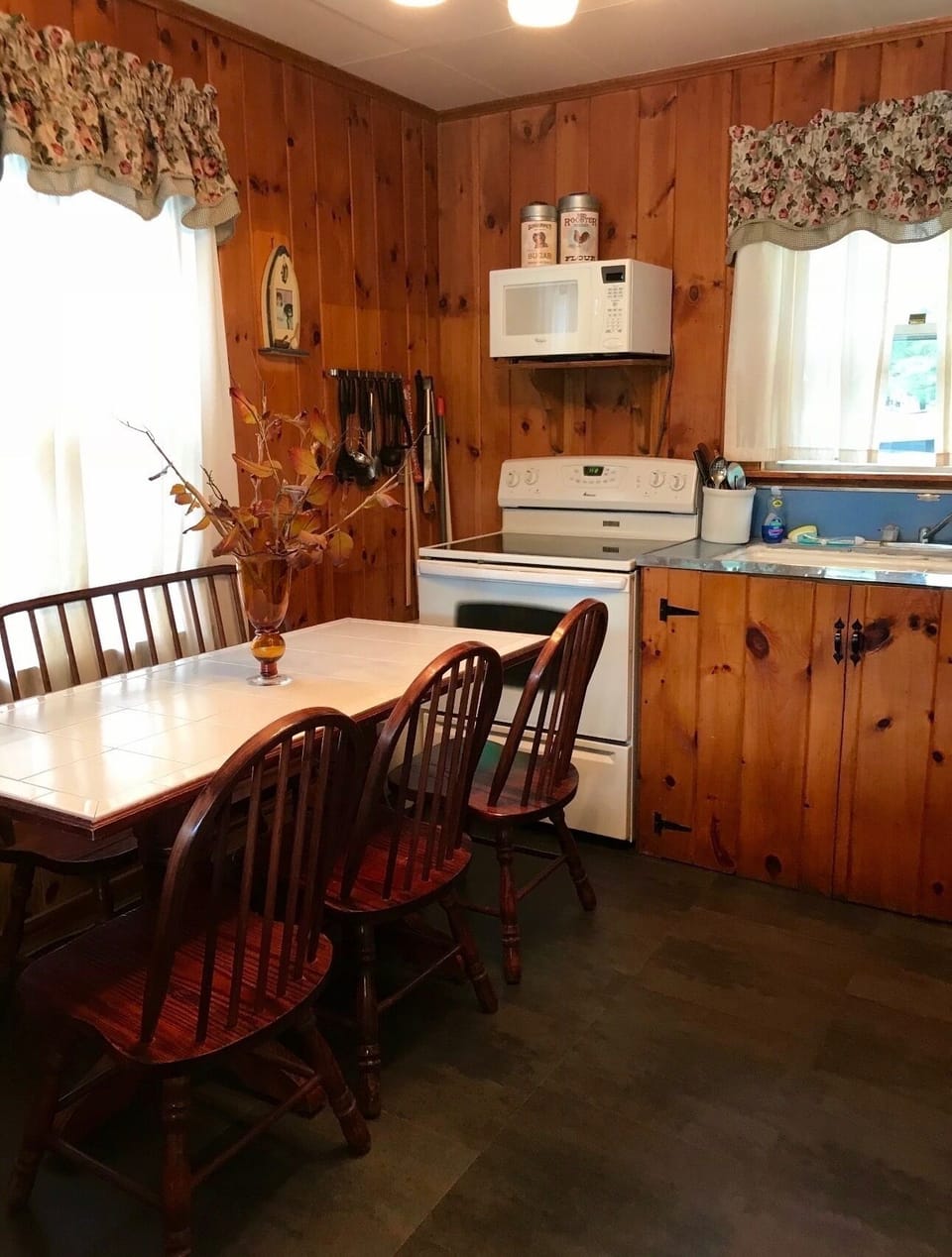 Kitchen & Dining table