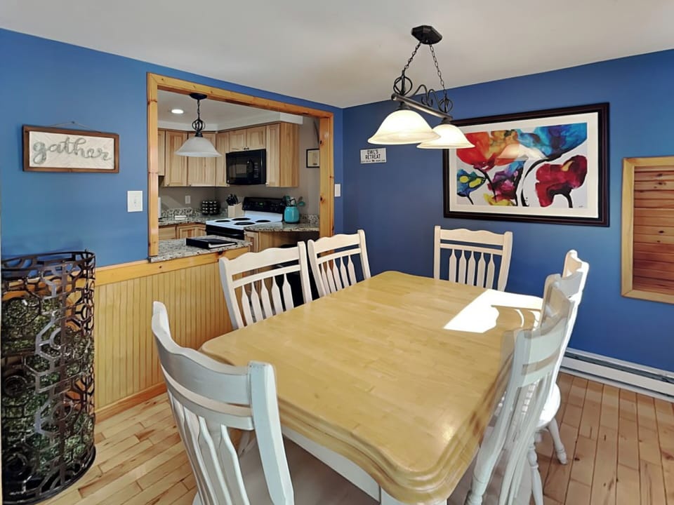 Dining Area - Seating for 6