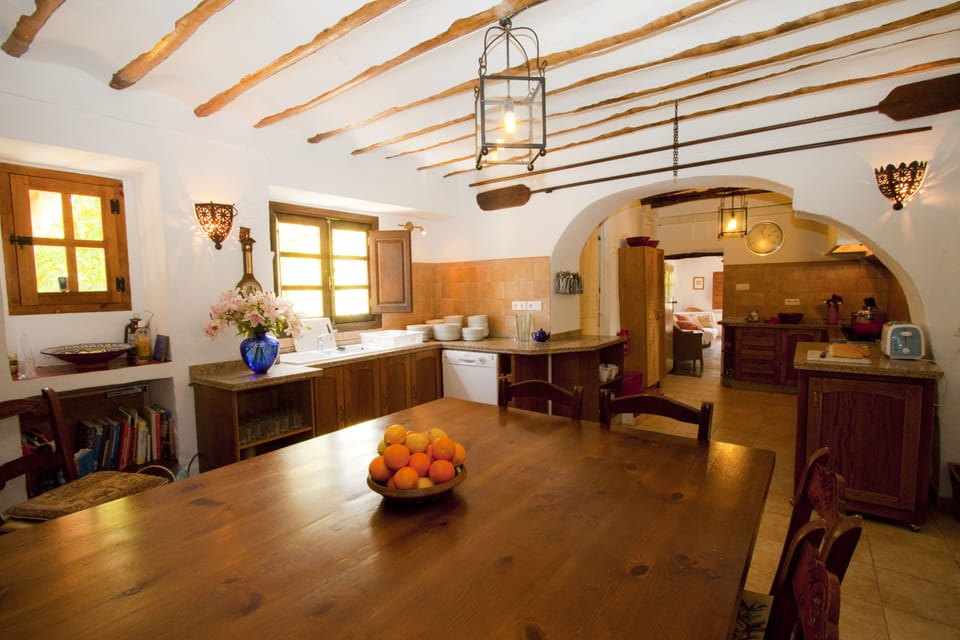 Self catering in the Old Bakery kitchen. Dishwasher, restaurant grade cooker