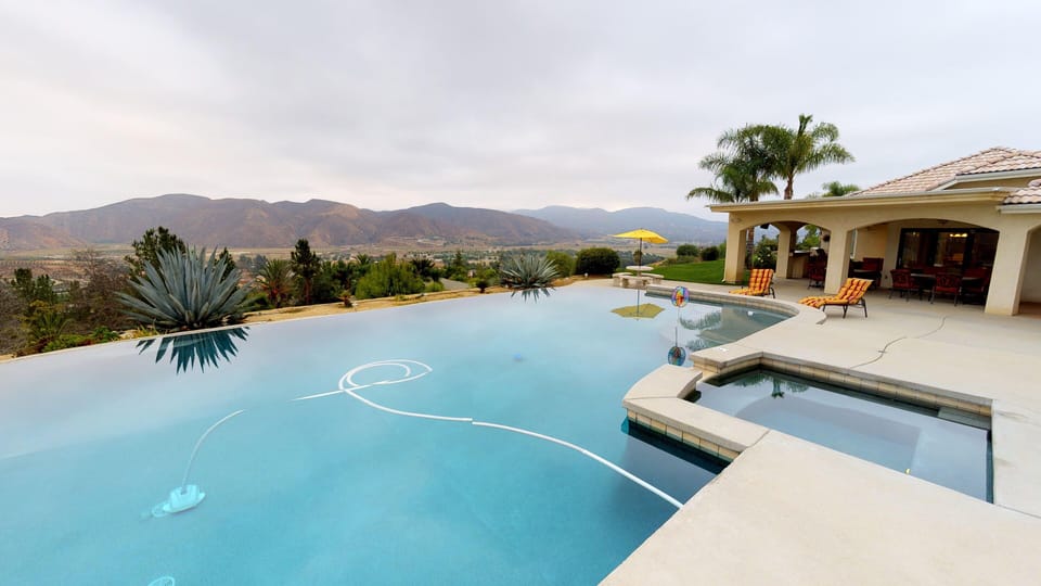 Infinity Pool 