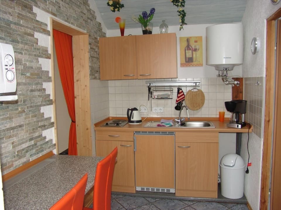 Kitchen area. Picture 4