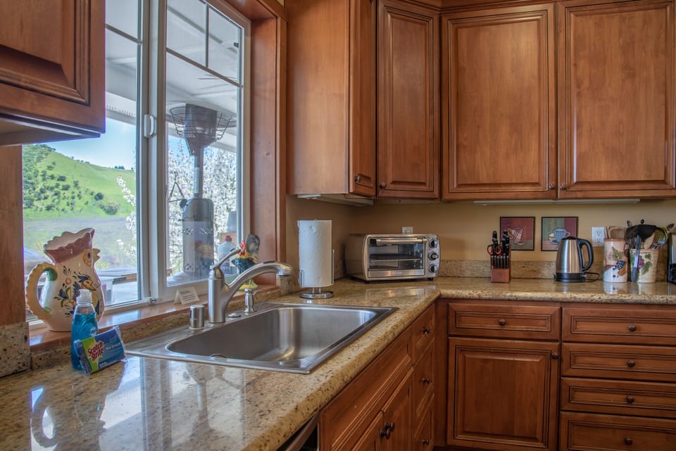 Kitchen - Stainless sink with granite countertops