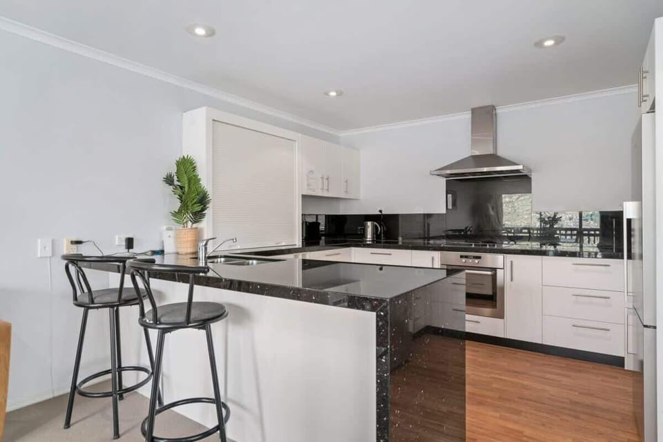 018_Open2view_ID544107-62B_Marina_Drive