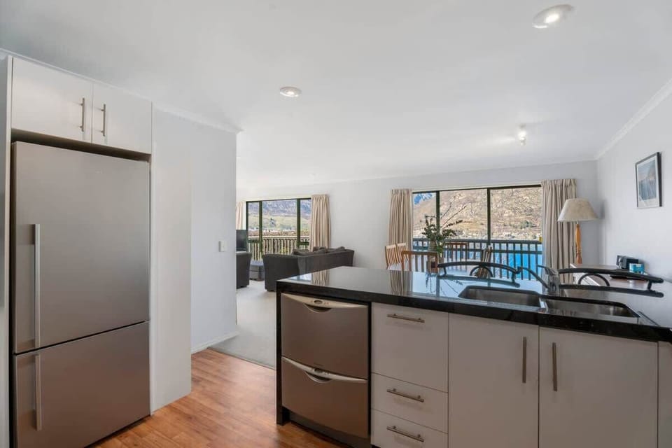 020_Open2view_ID544107-62B_Marina_Drive