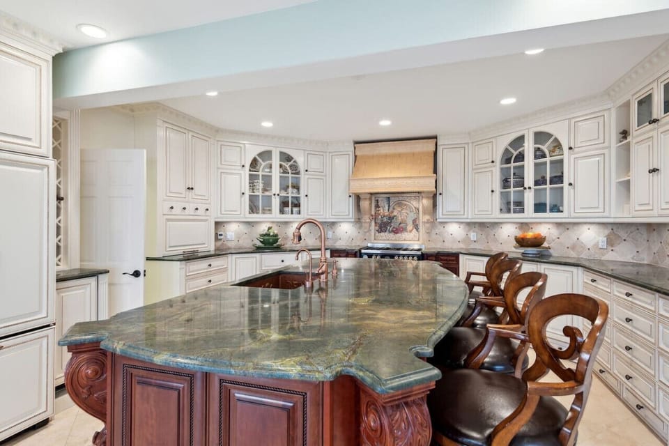 The brilliant emerald-green countertop of our chef`s dream kitchen!