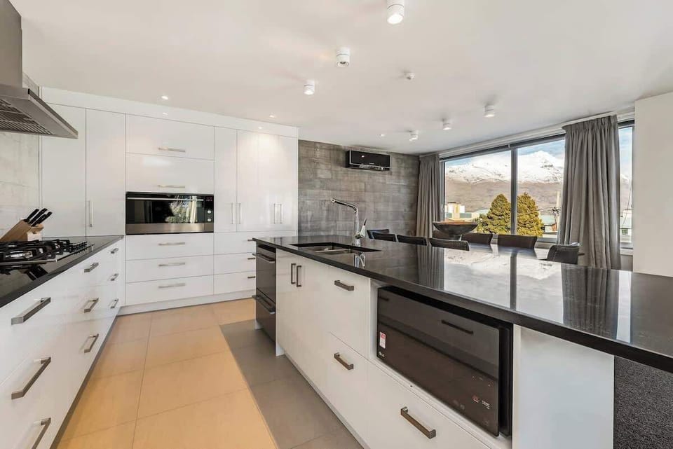 Open plan living. dining and kitchen 