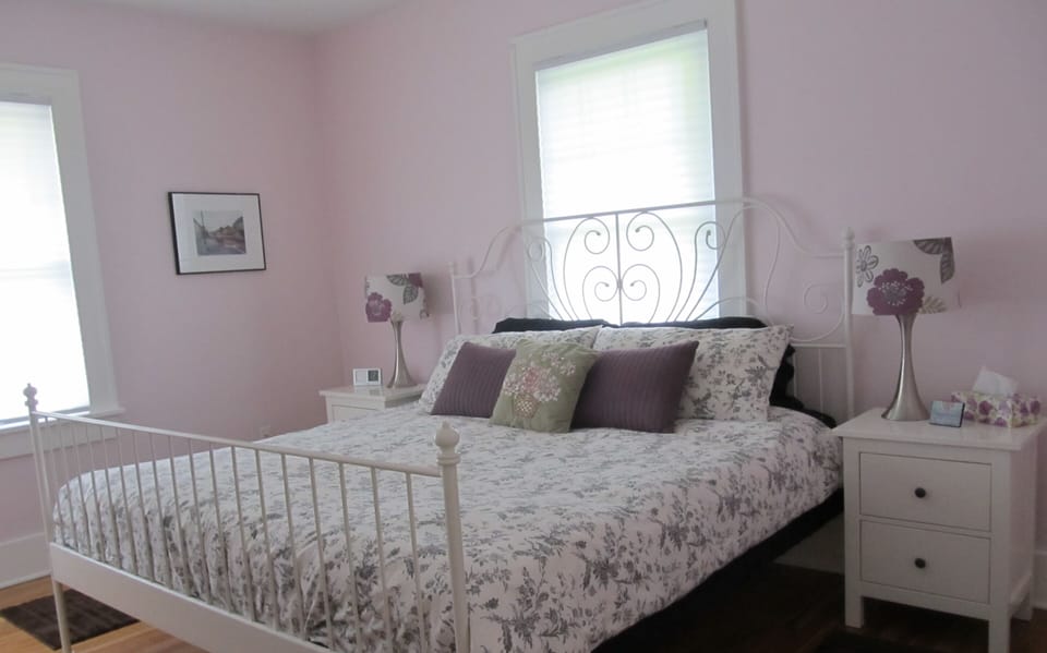 The Scottish Heather Room,
comfortable and tranquil.