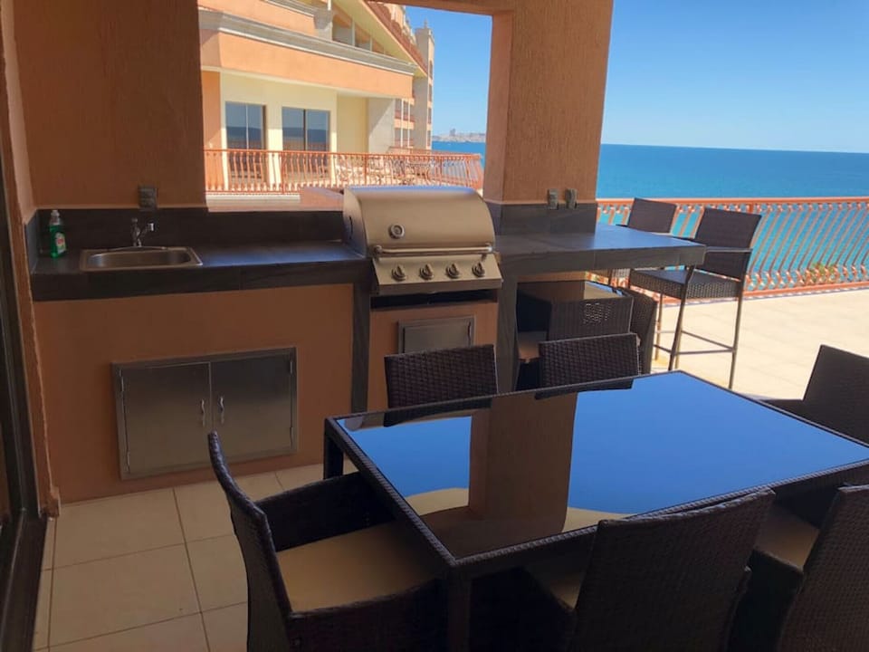One of the very few condos with a gas (included) grill!!