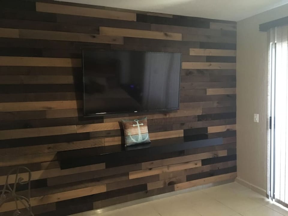 Master BR accent wall
