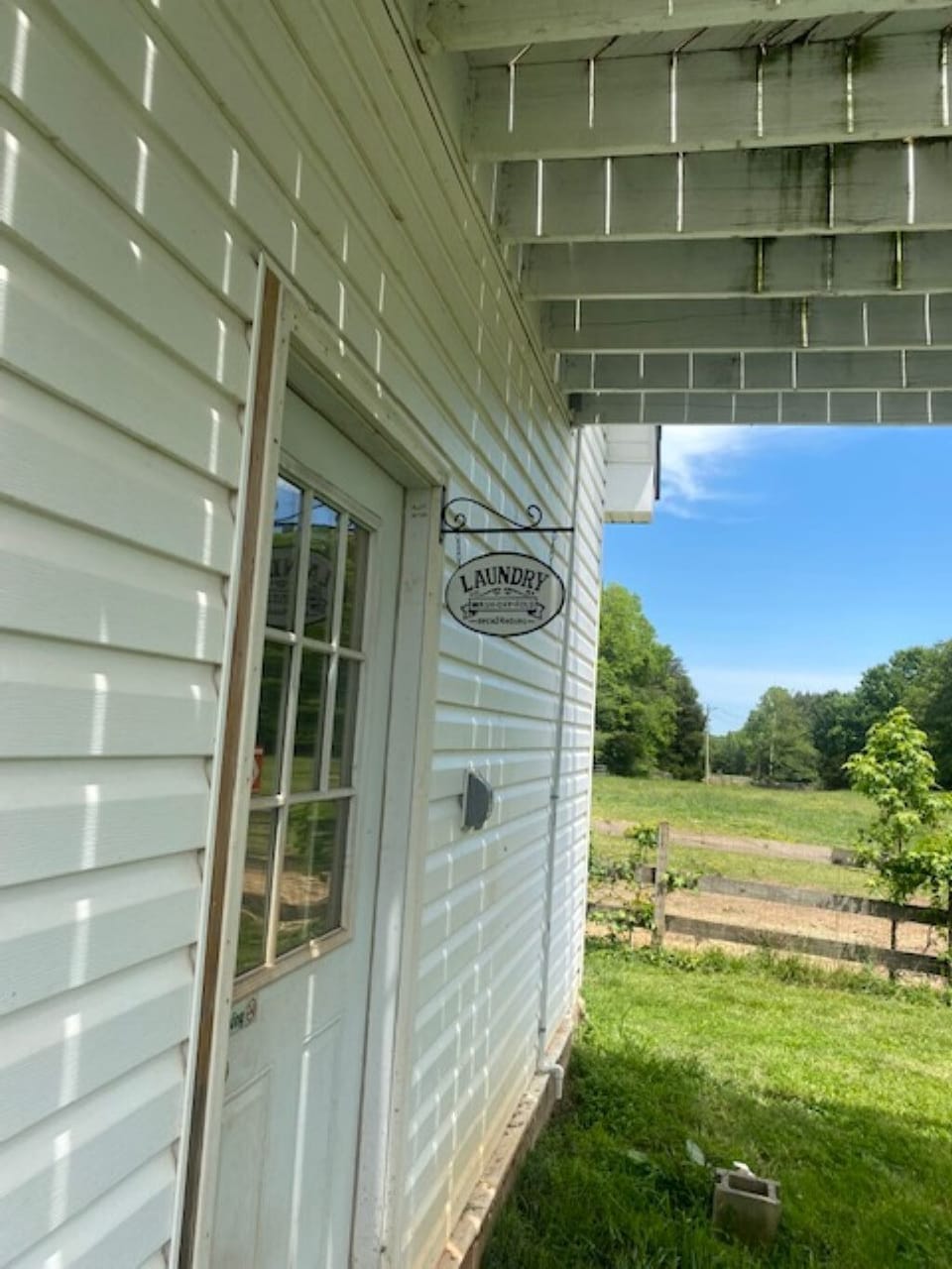 Laundry is located in the garage below
