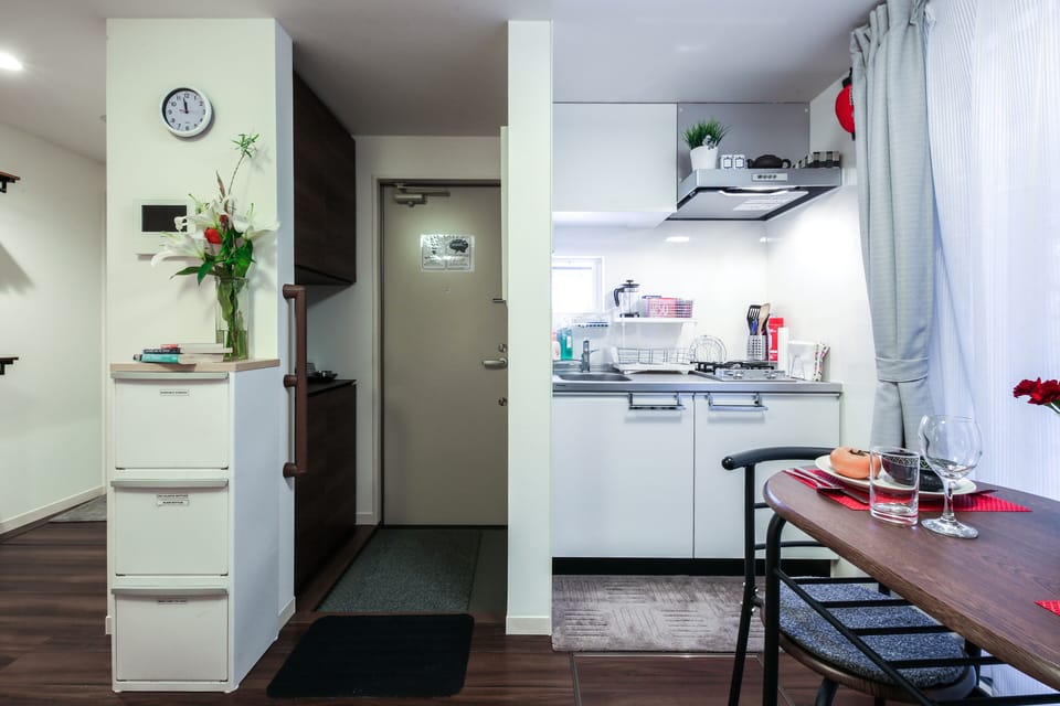 Open and functional layout makes this Shibuya studio both practical and welcoming for short stays