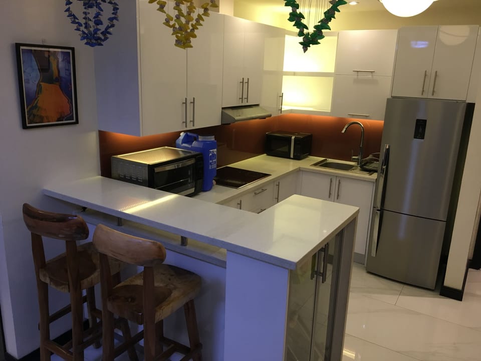 Full kitchen