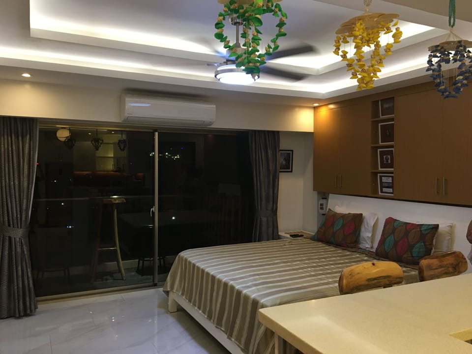King size bed and the balcony