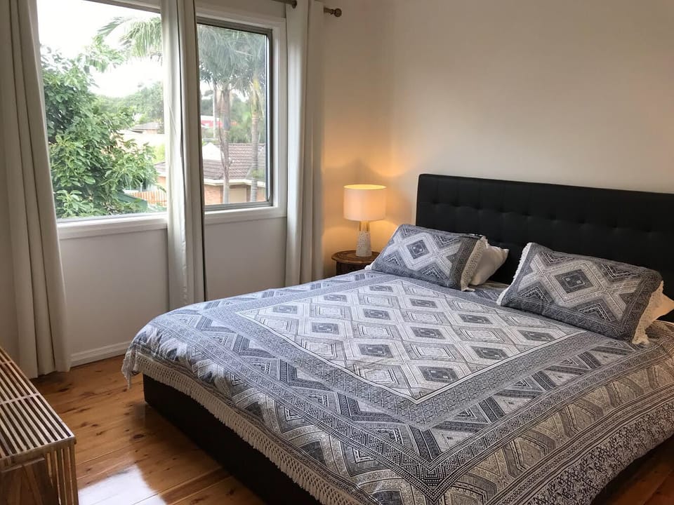 Main bedroom with King size bed. Loads of wardrobe space.