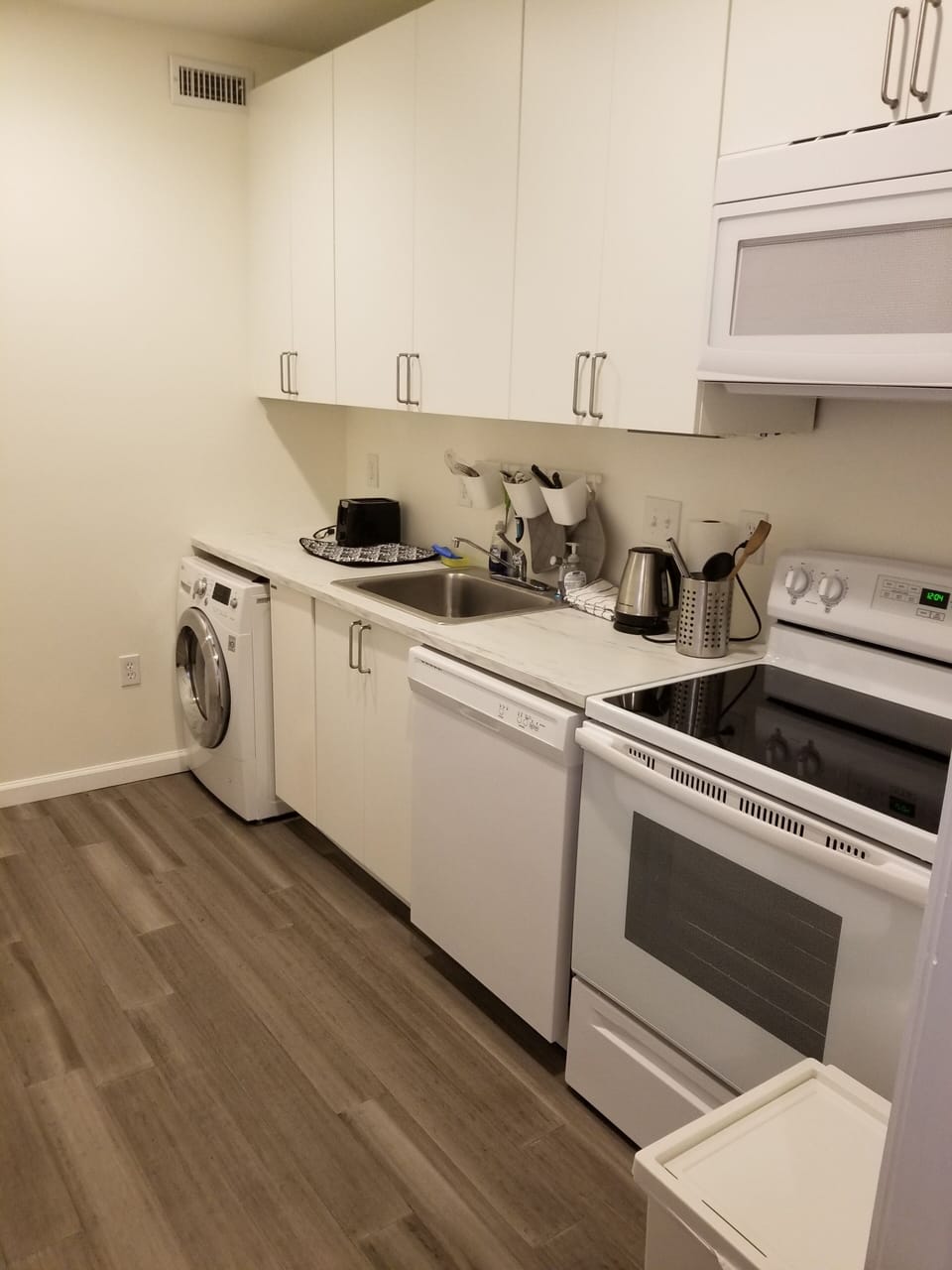 full kitchen