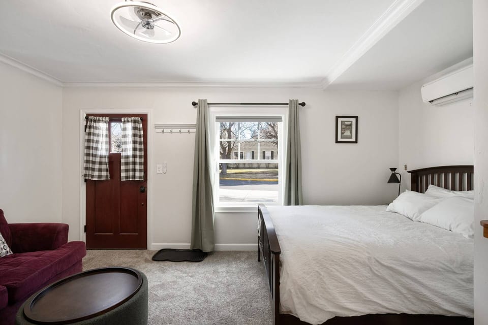 "The property was very clean and the bed was super comfy! I'm already looking forward to my next trip up. : )" - Chrissie