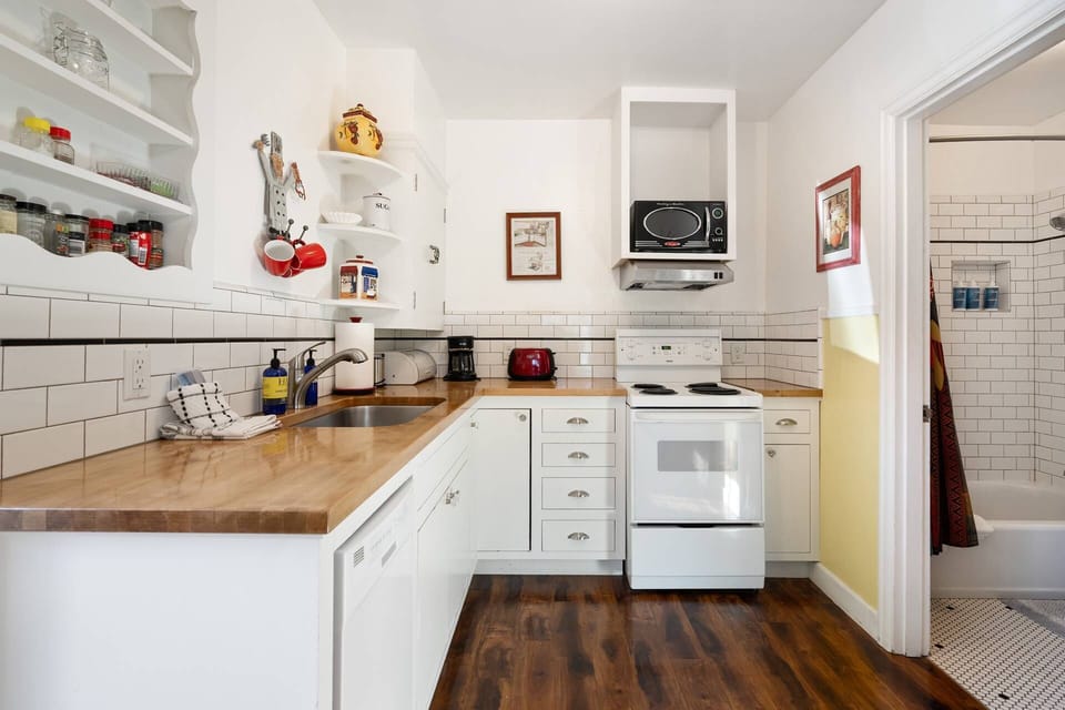 Cook a delicious meal in this fully equipped kitchen.