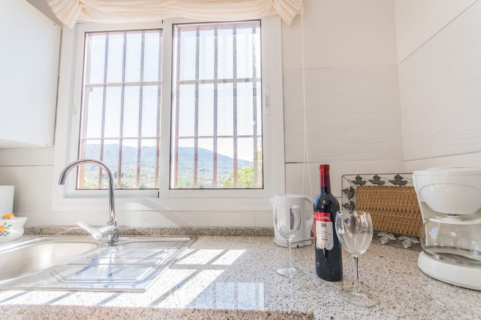 Enjoy the kitchen of this rural house in Alhaurín el Grande