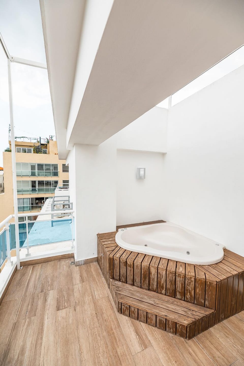 Indoor spa tub