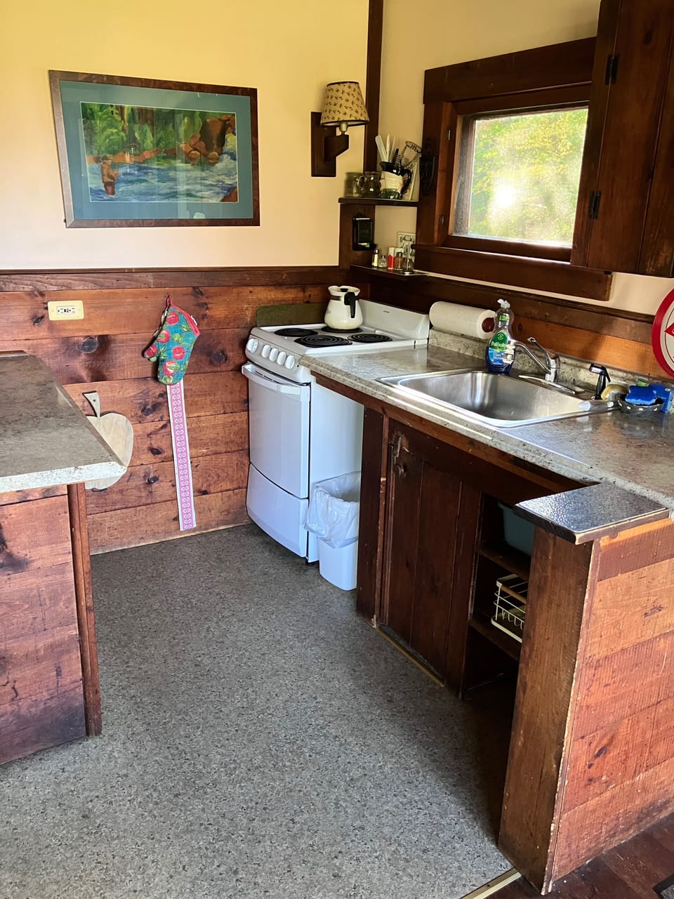 Fully stocked kitchen for cooking and baking.  Lending of additional pans avail.