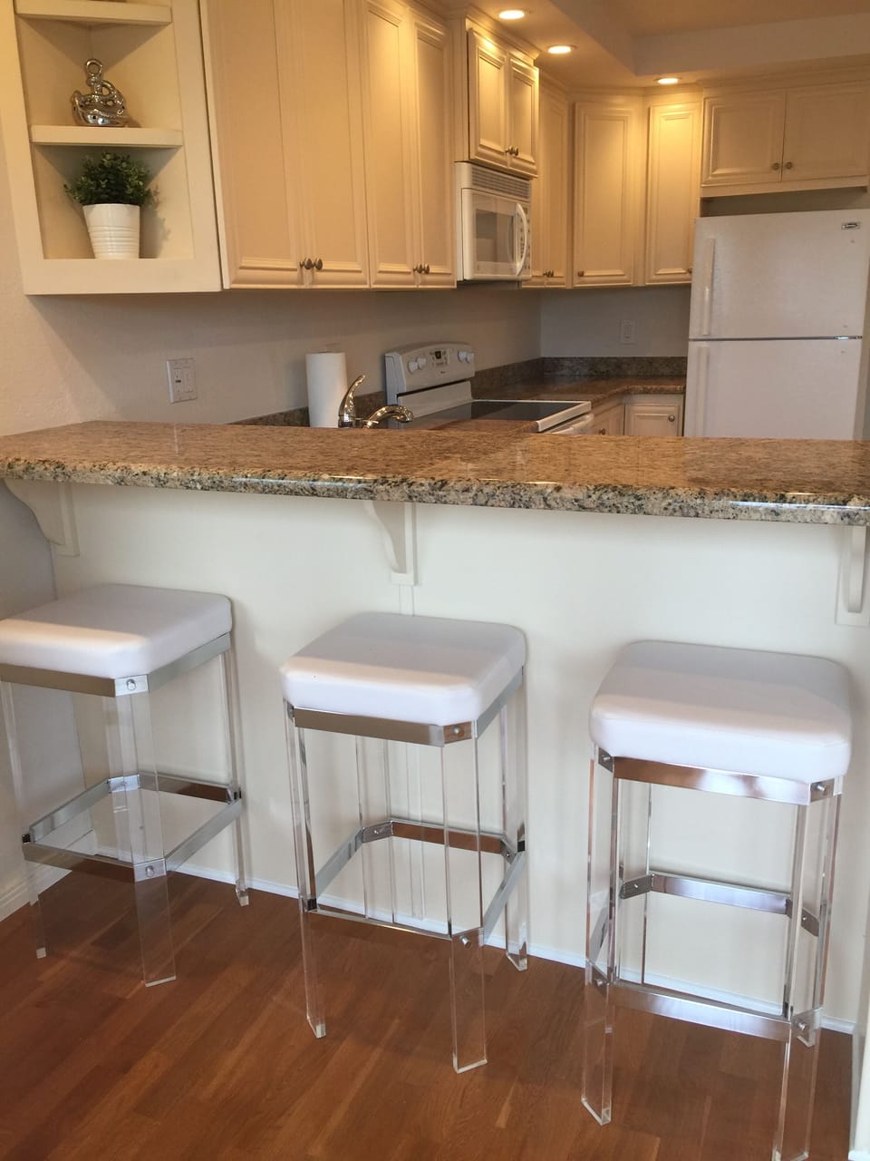 Kitchen & Bar