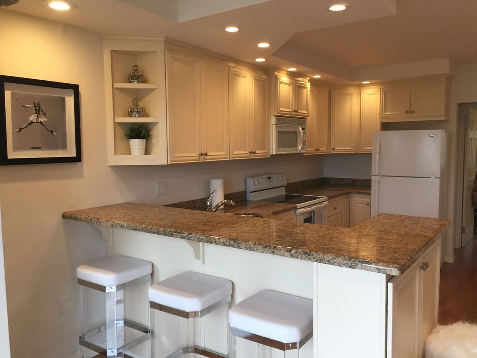 Kitchen & Bar