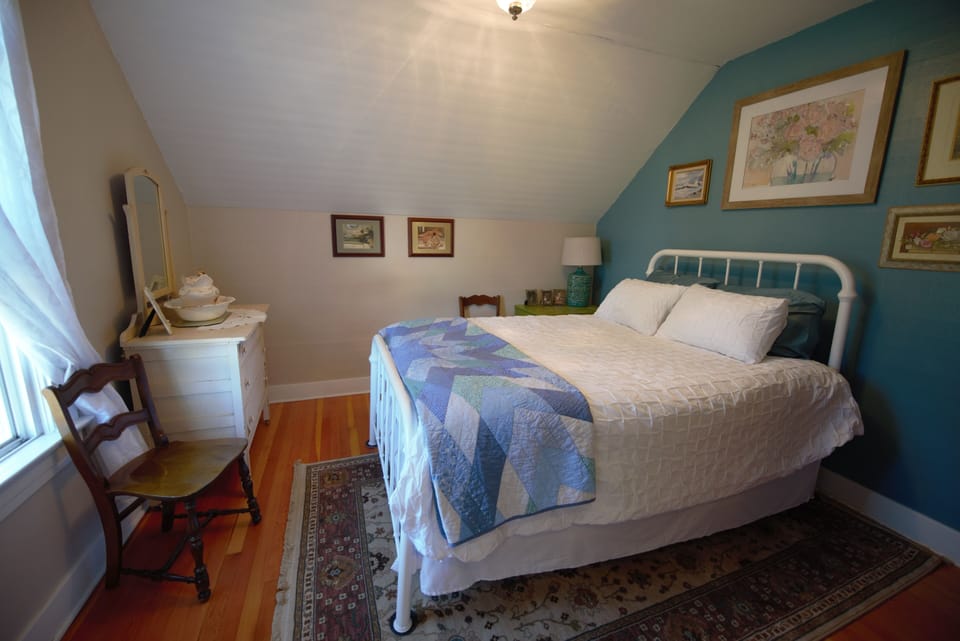 Guest room.
