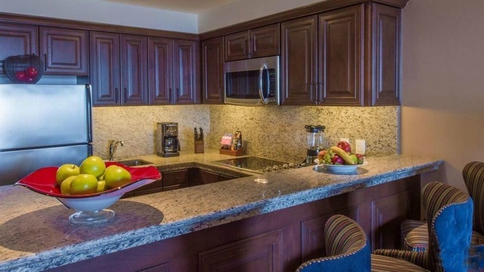 Elegant well-appointed suite has been carefully designed. Inside, you’ll f