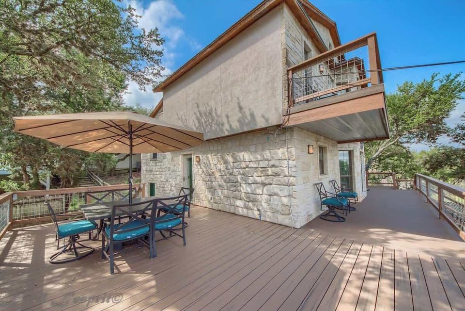 Plenty of seating for guests on outside patio. 