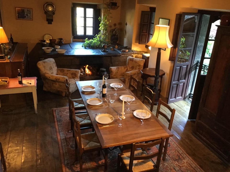 The kitchen with original fireplace 