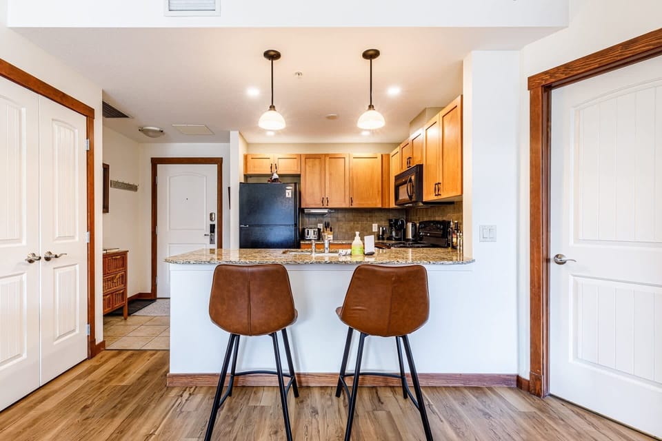 A stylish breakfast bar for easy bites and relaxed moments.