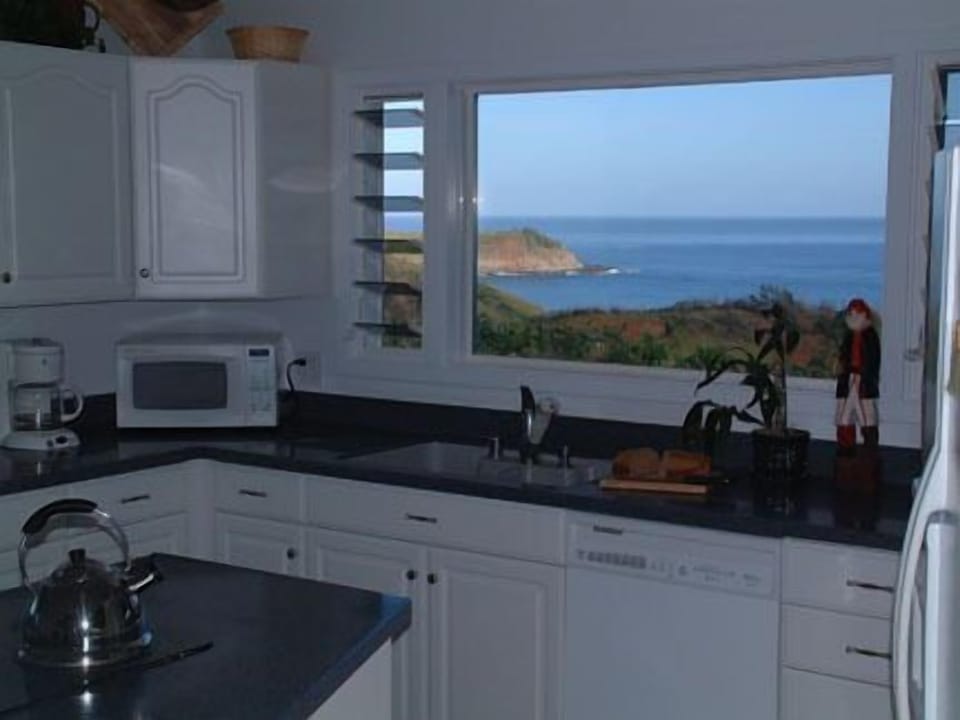 Hideaway Bay kitchen.