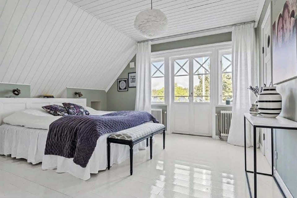 Master bedroom 180cm bed