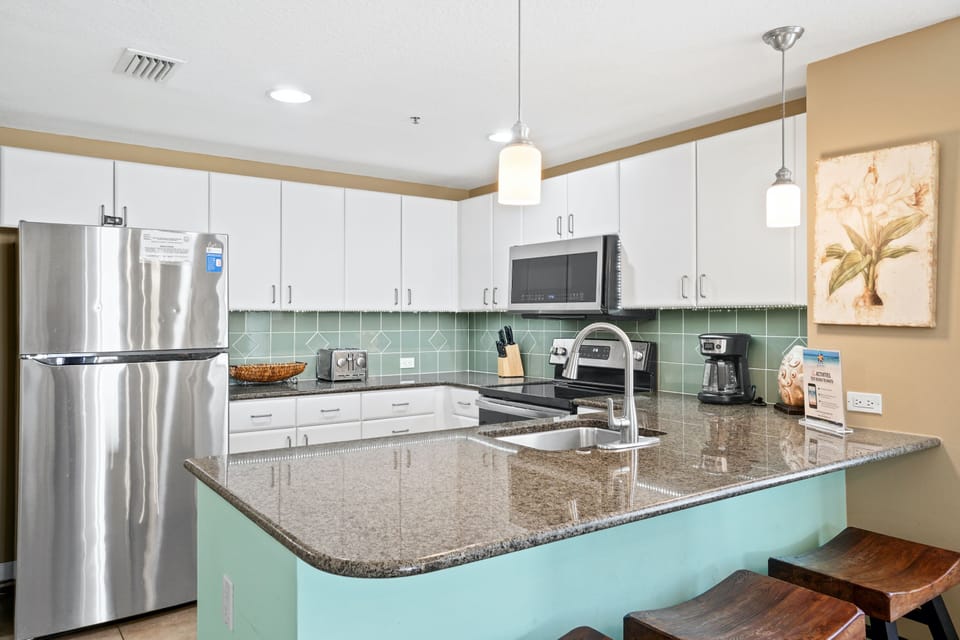  Kitchen with Breakfast Bar