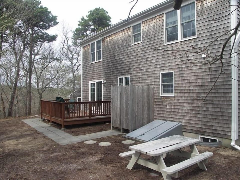 secluded backyard with 2 headed outdoor shower, great deck. no place quieter