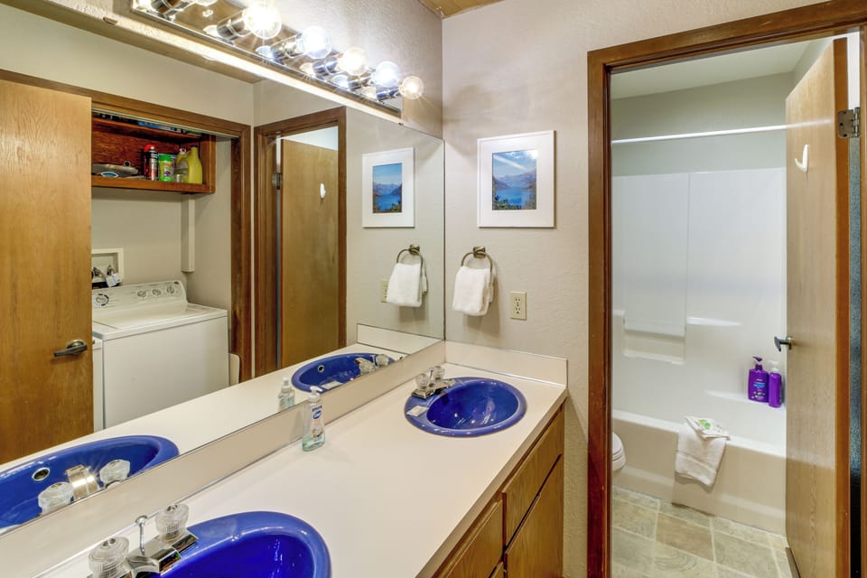 Bathroom | Main Level