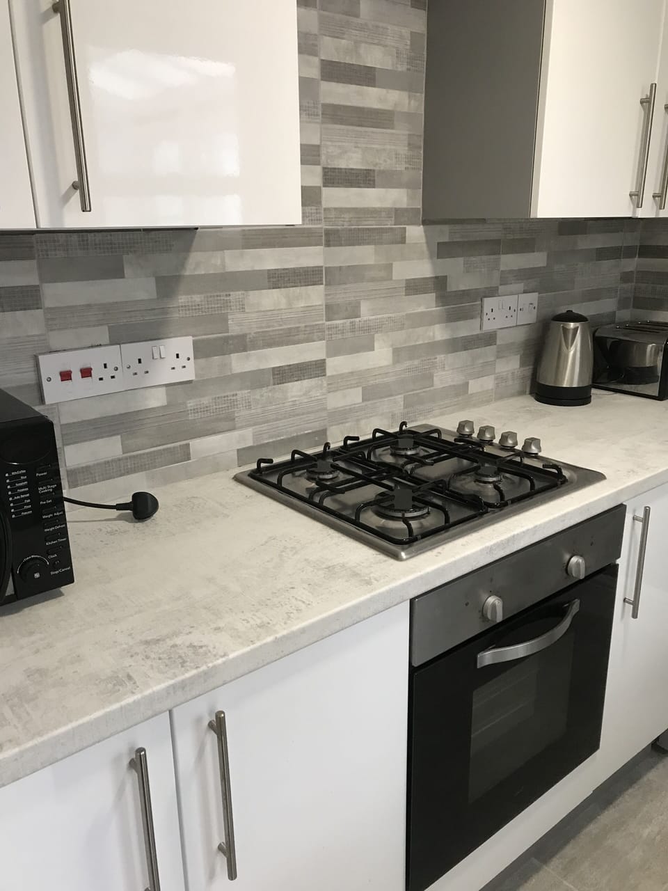 Well equipped kitchen. There is also a washing machine and a freezer.