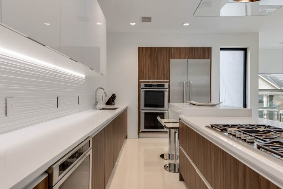 Lots of work space in the kitchen.