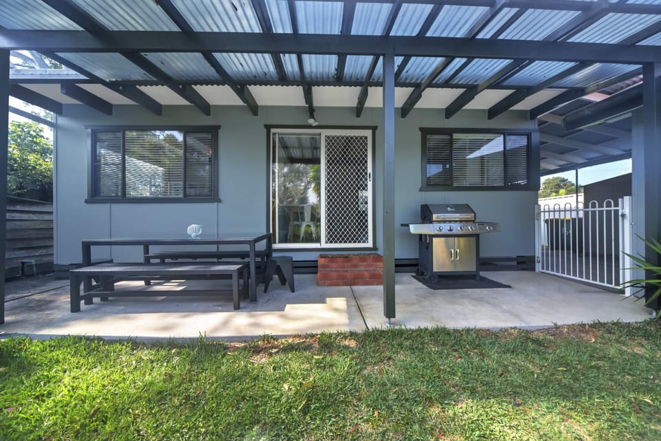 Covered outdoor dining & BBQ