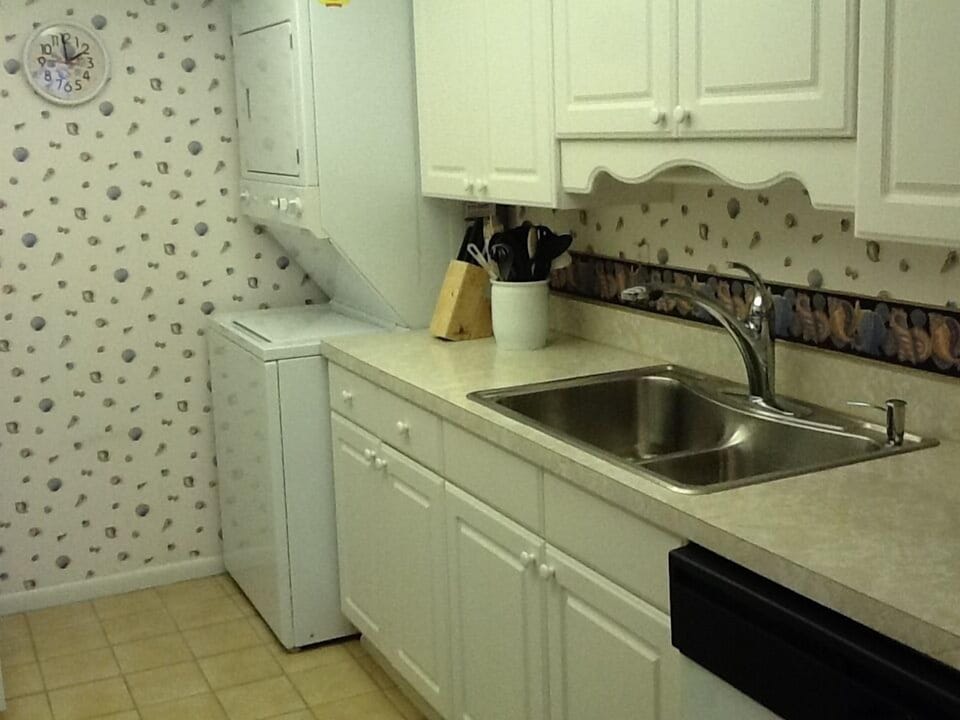 Updated sink and faucet !! Convenient washer/dryer.