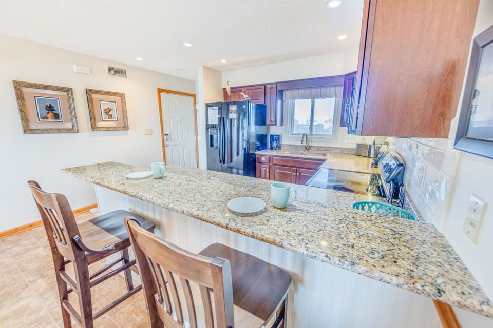 05-Surf-Or-Sound-Realty-807-Solar Reflections-Kitchen-02