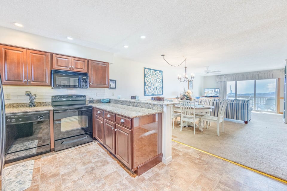 06-Surf-Or-Sound-Realty-807-Solar Reflections-Kitchen-03