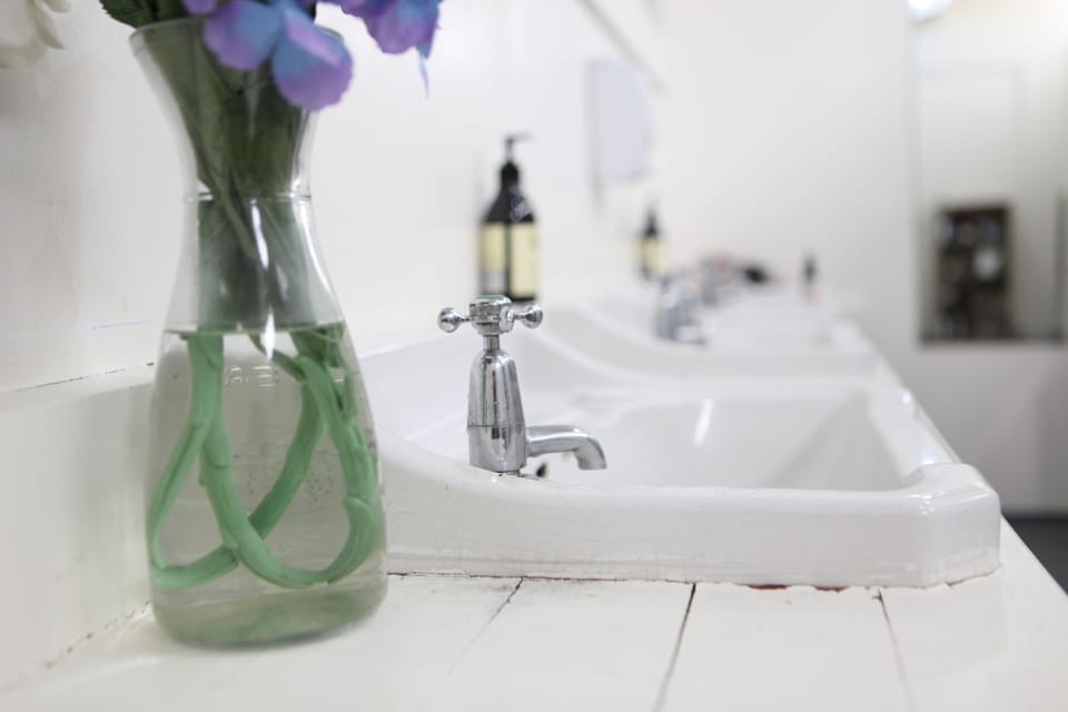 Bathroom amenities