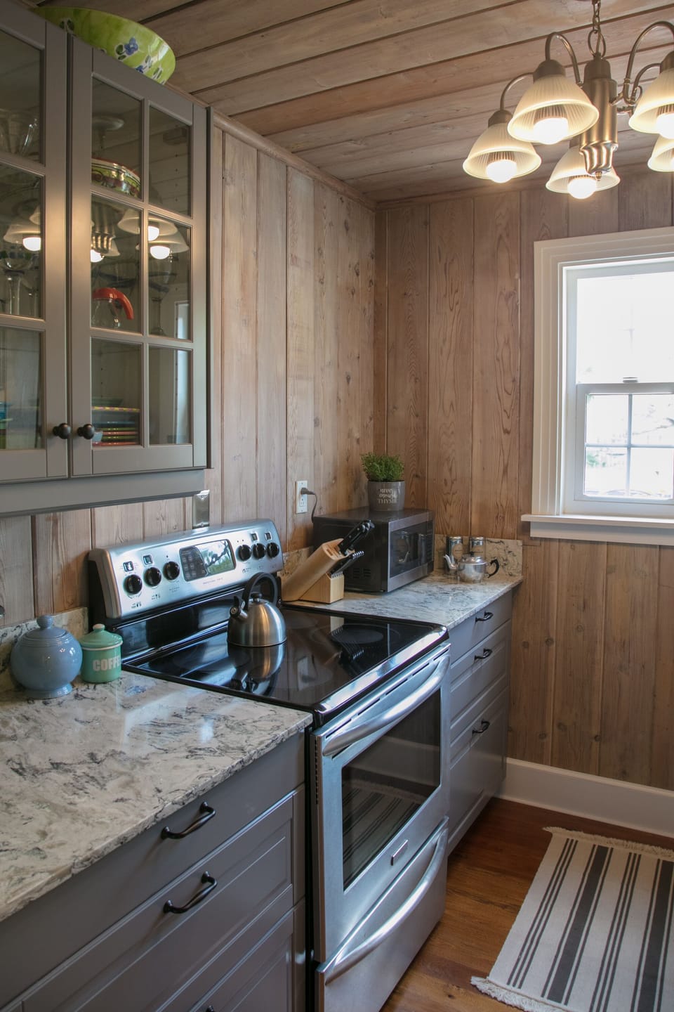 Kitchen Range & Microwave