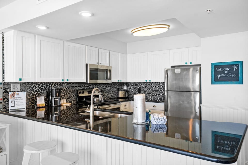 Kitchen with Breakfast Bar