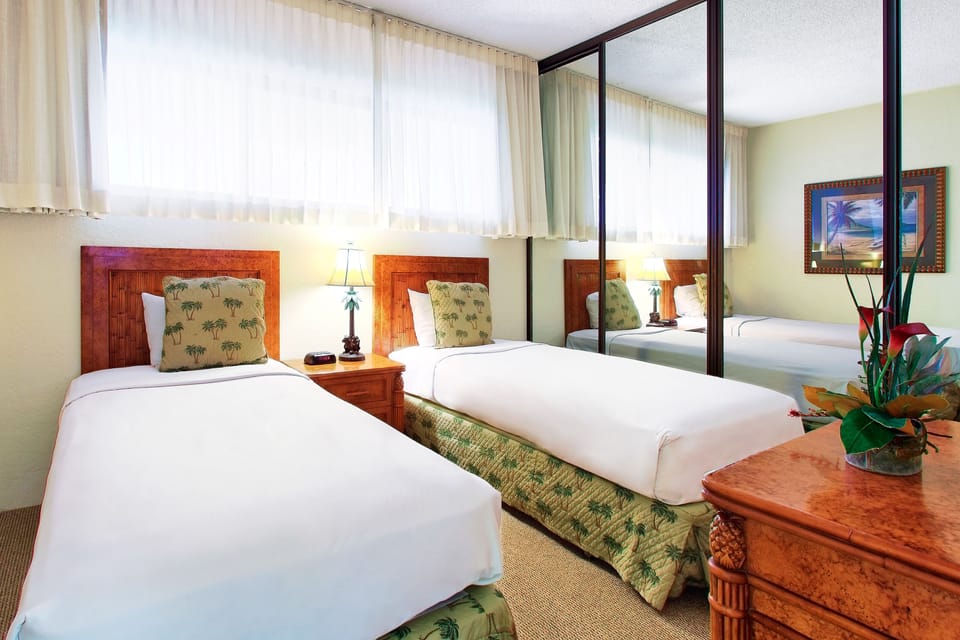 Drift off to restful sleep in crisp linens with tropical touches. Your comfortable twin beds offer bright natural light and island-inspired décor.